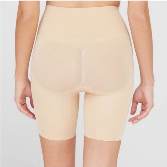 Assets by Spanx Remarkable Results High Rise Mid-Thigh Shapewear Shorts Large - Picture 2 of 8